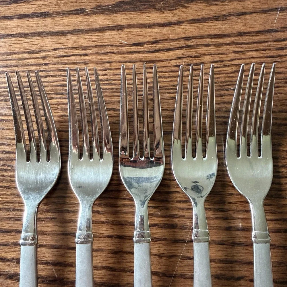 Set Of 5 Oneida Tiramisu Salad Forks Frosted Stainless Steel Flatware 7 1/4